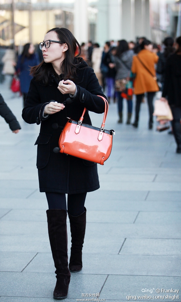 早春北京西单街拍流行黑色元素