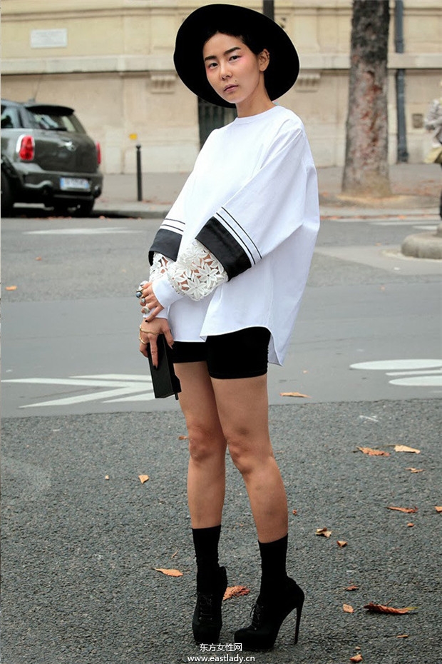 韩国谐星金娜英街拍时尚感十足