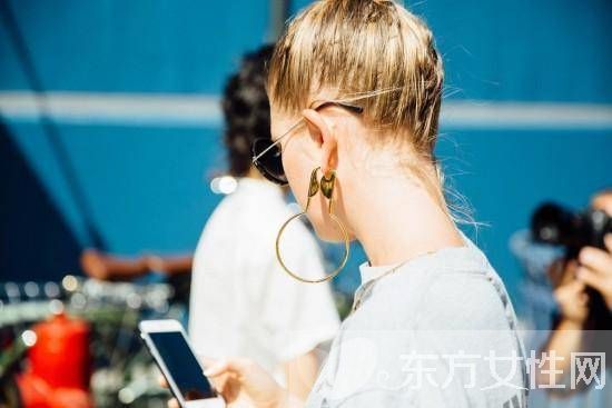 2016时装周街拍 偷学她们的时尚搭配教程