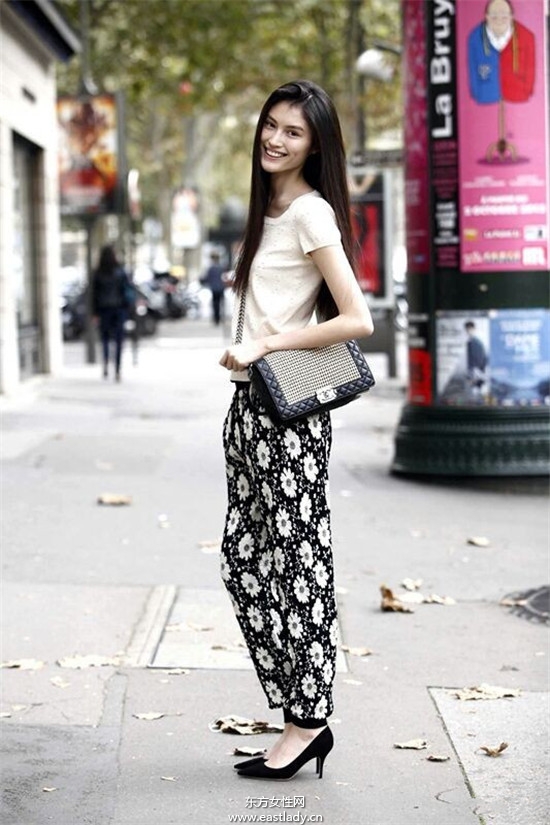 中国超模何穗街拍写真