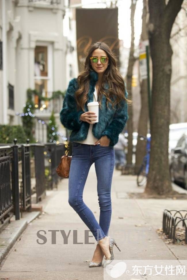 潮人街拍示范洋气皮草穿搭 这样穿才不显土