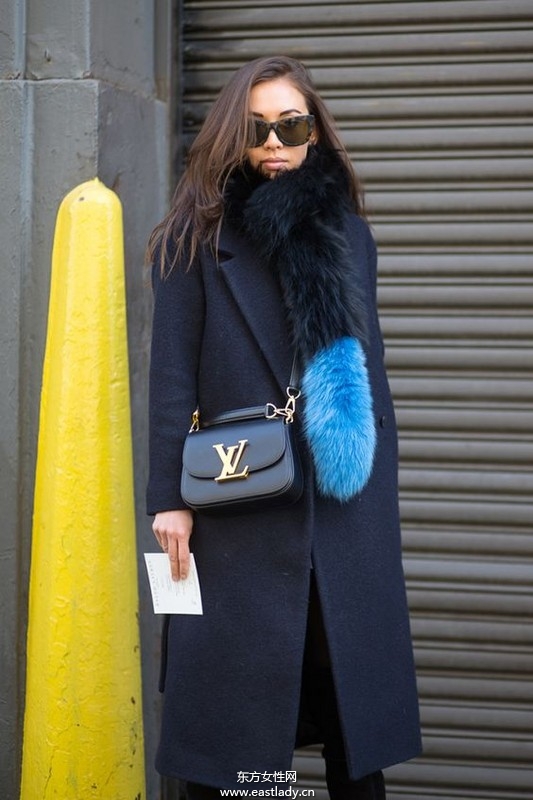 一种我们都会选择的颜色 欧美街拍黑色搭配