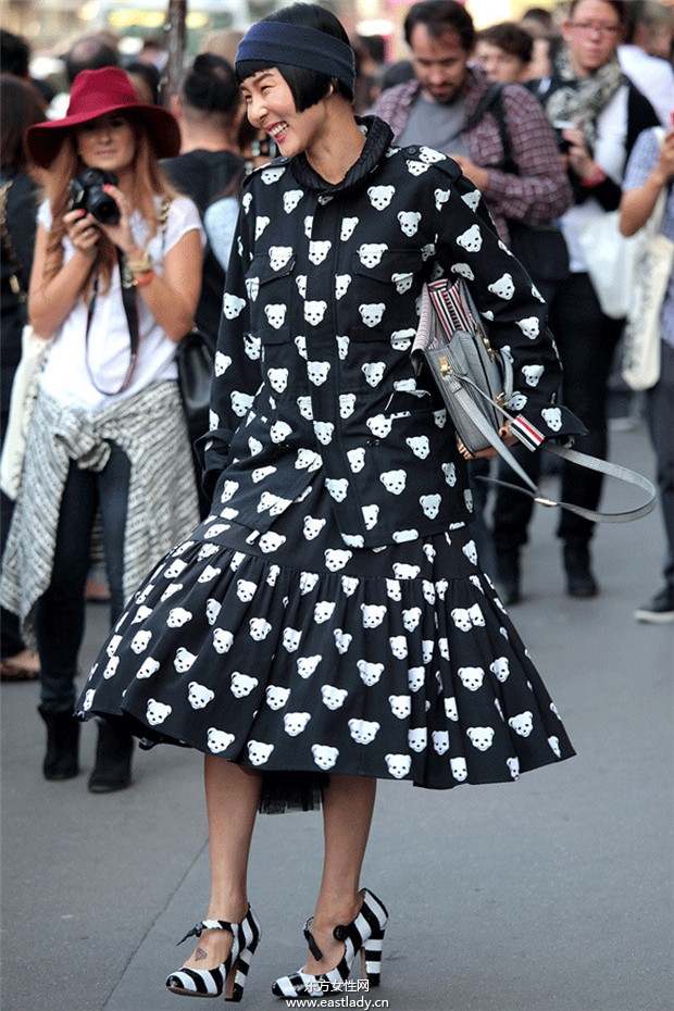韩国谐星金娜英街拍时尚感十足