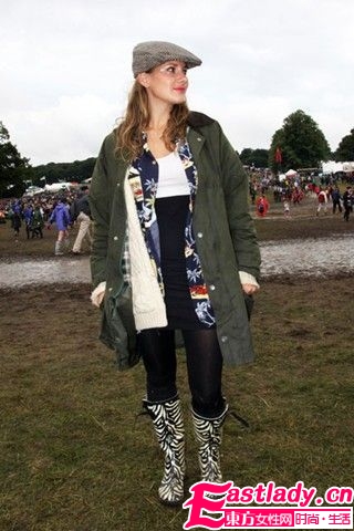 2011初秋欧美明星街拍 流行元素多样化