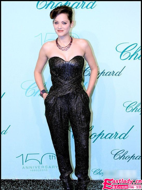 女星爱穿连衣裤 美丽PK谁更胜一筹