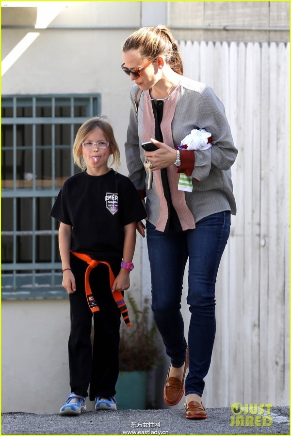 欧美明星 辣妈 携子出行 街拍更有范
