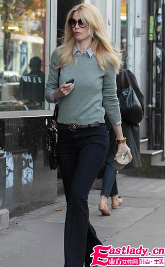 一件简单灰毛衣 看明星搭出百变美丽