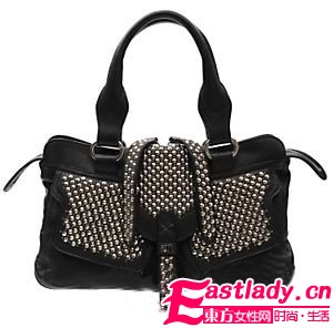 淑女也疯狂 女明星爱上朋克铆钉包