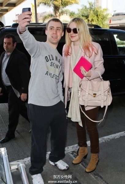 欧美街头明星们混搭出行彰显个性生活