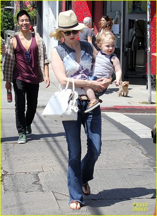 欧美明星 辣妈 携子出行 街拍更有范