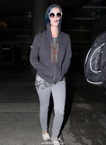 欧美街头明星们混搭出行彰显个性生活