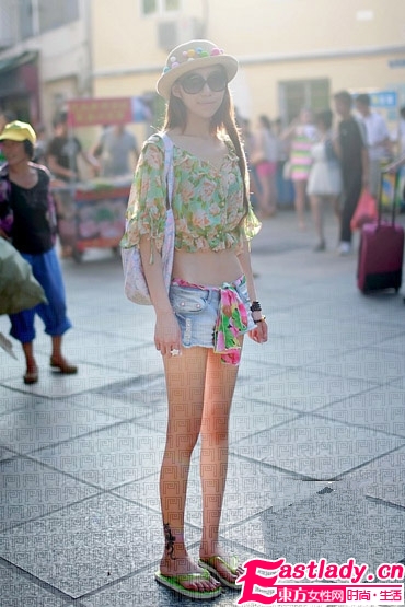 2011厦门潮女街拍 欧美风路线让人目不暇接