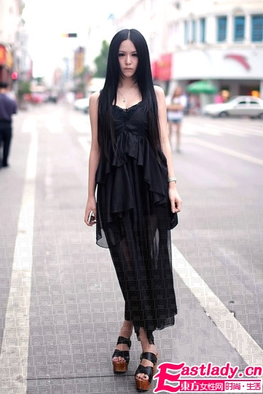 2011厦门潮女街拍 欧美风路线让人目不暇接