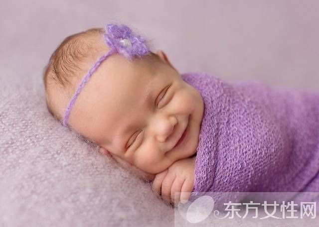 婴儿缺钙的表现与症状 婴儿补钙吃什么好