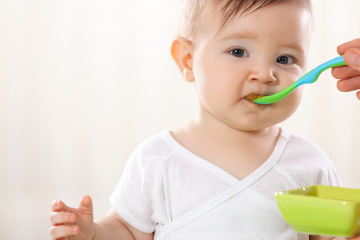 宝宝四个月辅食食谱推荐 让宝宝吃的营养又健康