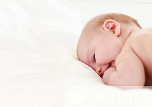 新生儿吐奶怎么回事 3要点教你如何护理新生儿吐奶