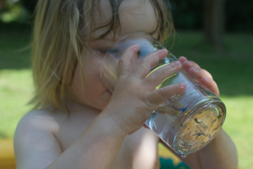 宝宝嗓子哑了怎么办 嗓子哑当心是喉炎