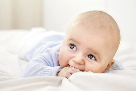 三个月宝宝辅食 切忌不要太早加 料