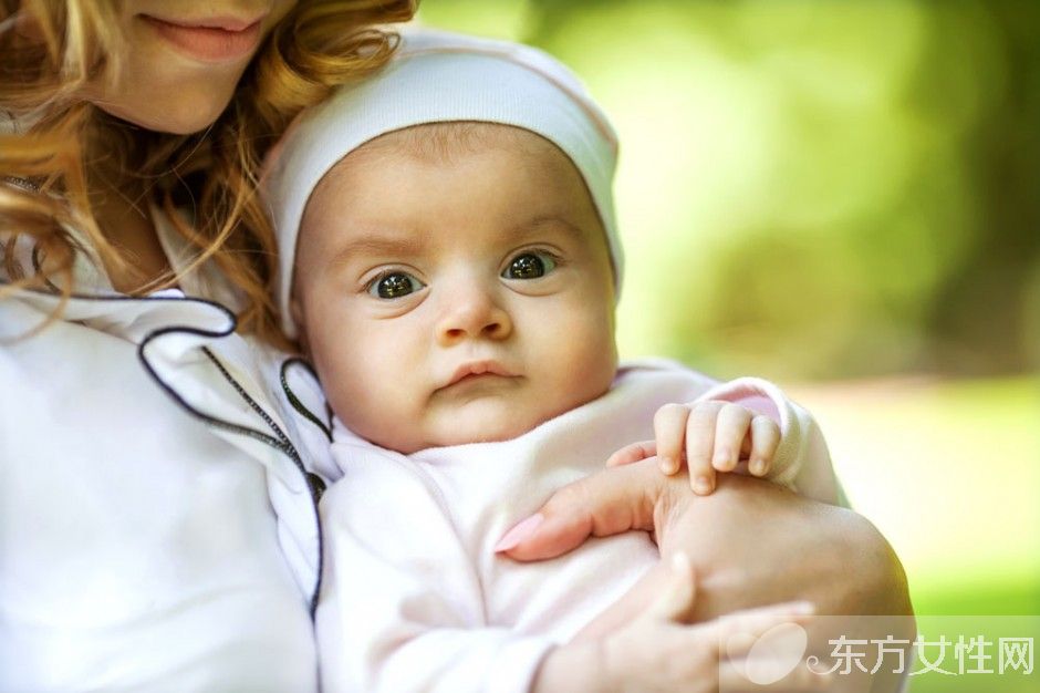 婴儿打嗝怎么回事 婴儿打嗝吃这东西好
