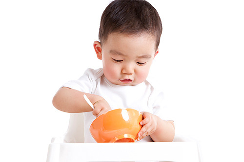 婴儿多大可以添加辅食 添加辅食必须知道的事儿