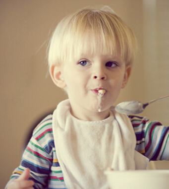 婴儿辅食添加 怎么吃比吃什么更重要