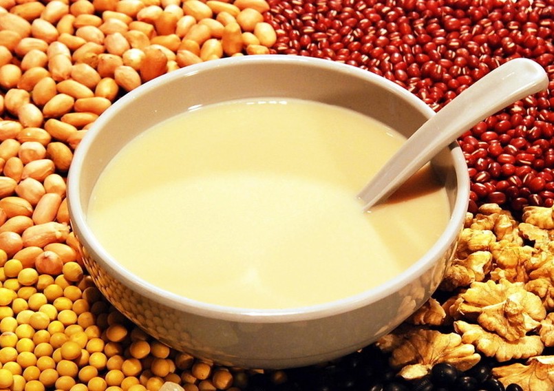 三个月宝宝辅食 切忌不要太早加 料