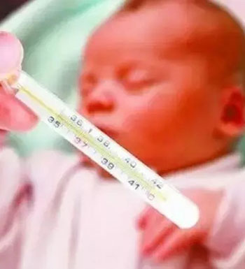 1岁男童酒精擦身致死亡 哪些退烧土法不能信