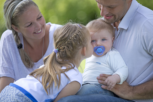 宝宝嗓子哑了怎么办 嗓子哑当心是喉炎
