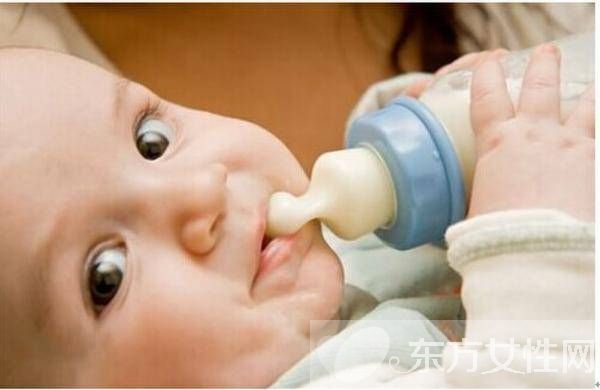 冲奶粉的最佳水温是多少 怎样冲调奶粉才正确