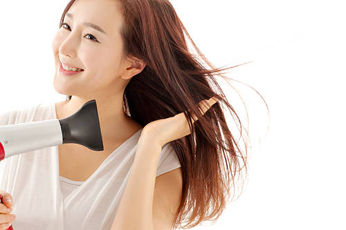 电吹风辐射大吗 孕妇可以使用电吹风吗