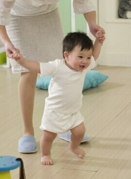 育儿知识大全 宝宝走路晚的九大原因