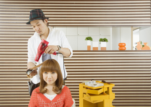 电吹风辐射大吗 孕妇可以使用电吹风吗