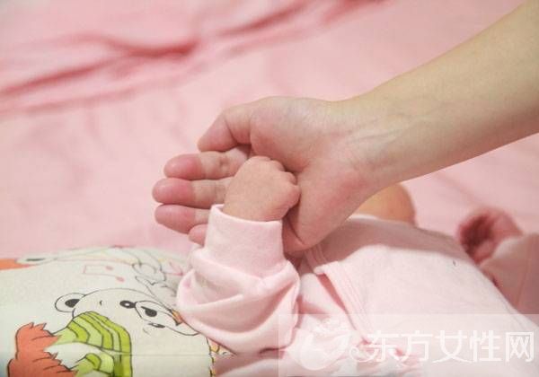 新生儿鼻塞怎么办 引起新生儿鼻塞的原因有哪些