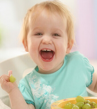 宝宝不爱吃饭怎么办 怎样让孩子独自吃饭