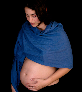 胎位不正怎么办 艾灸至阴穴治疗产妇胎位不正