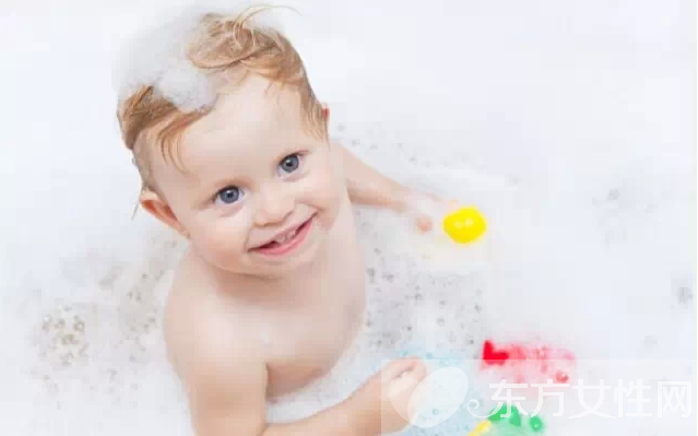 洗澡时的6种游戏有助于宝宝智力开发