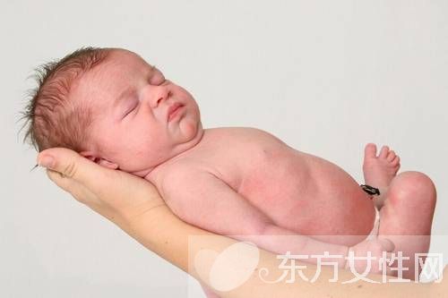 初生婴儿脐带护理方法 出现这些情况应及时就医