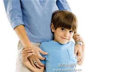 见长辈不打招呼 该逼孩子叫人吗