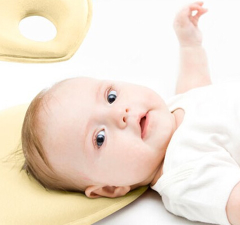 婴儿什么时候用枕头 专家称没必要马上给枕头