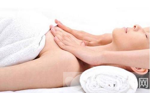 乳腺癌早期症状表现 日常如何自查乳腺癌