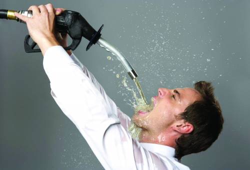 喝酒可帮你缓解痛经 但需适量