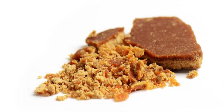 女性跷二郎腿需注意 易引发痛经加重