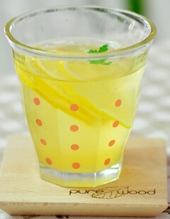 蜂蜜柠檬水的功效 蜂蜜柠檬水开胃润肺又消滞