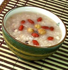 芡实的功效与作用 调整脾胃芡实粥的做法