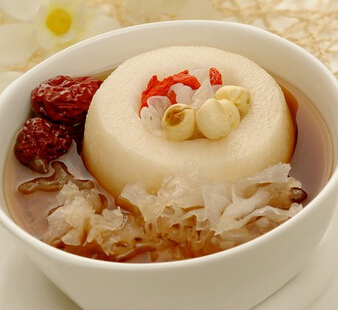 春季养胃暖身食谱 川贝蒸梨清热润肺
