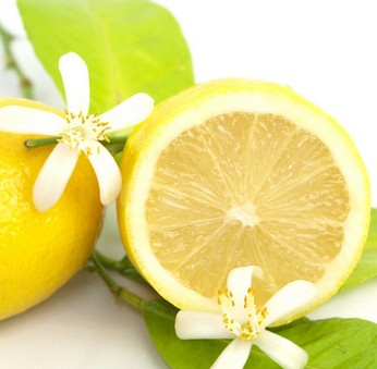 健康每一天 每天喝柠檬片泡水的好处
