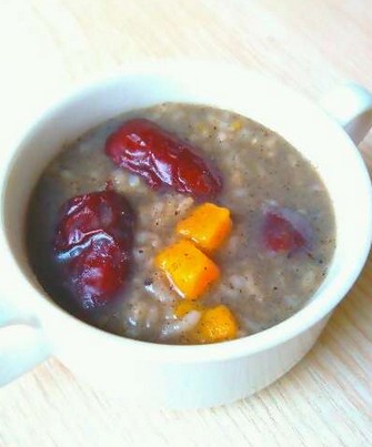 女性多吃黑芝麻红枣粥 补血又美白