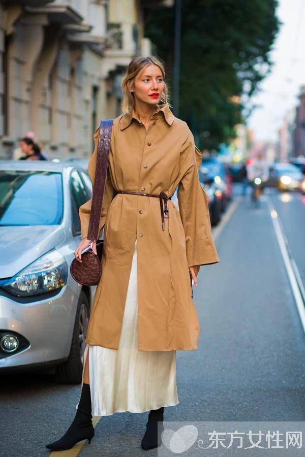 卡其色风衣3月来“叫春” 刘亦菲敞开穿气场足