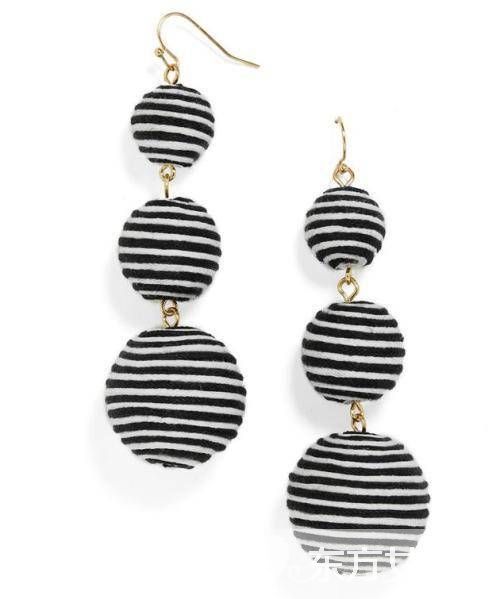 范爷又先行 范冰冰戴的毛球耳坠可是今夏最热款