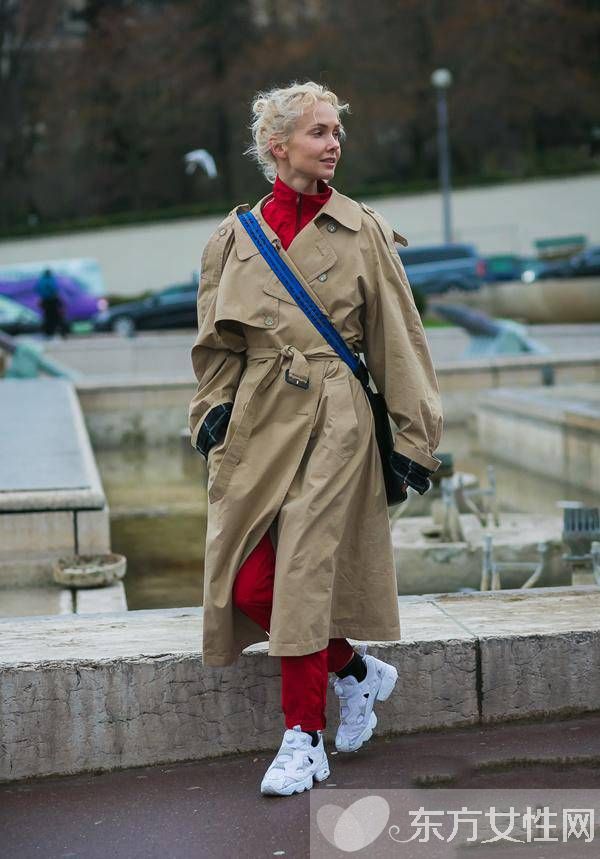 卡其色风衣3月来“叫春” 刘亦菲敞开穿气场足